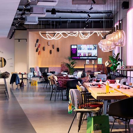 Moxy Outletcity Metzingen Мецинген Екстериор снимка