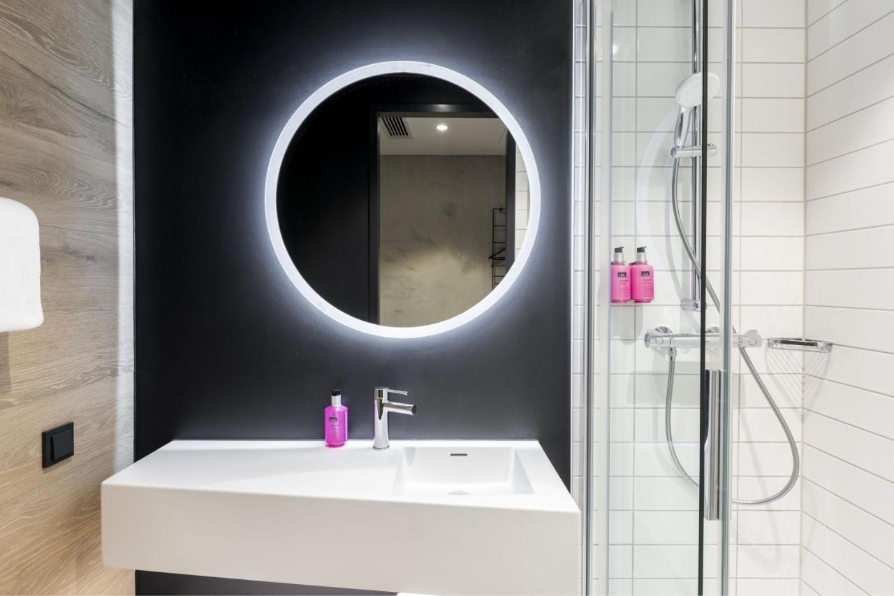 Moxy Outletcity Metzingen Мецинген Екстериор снимка