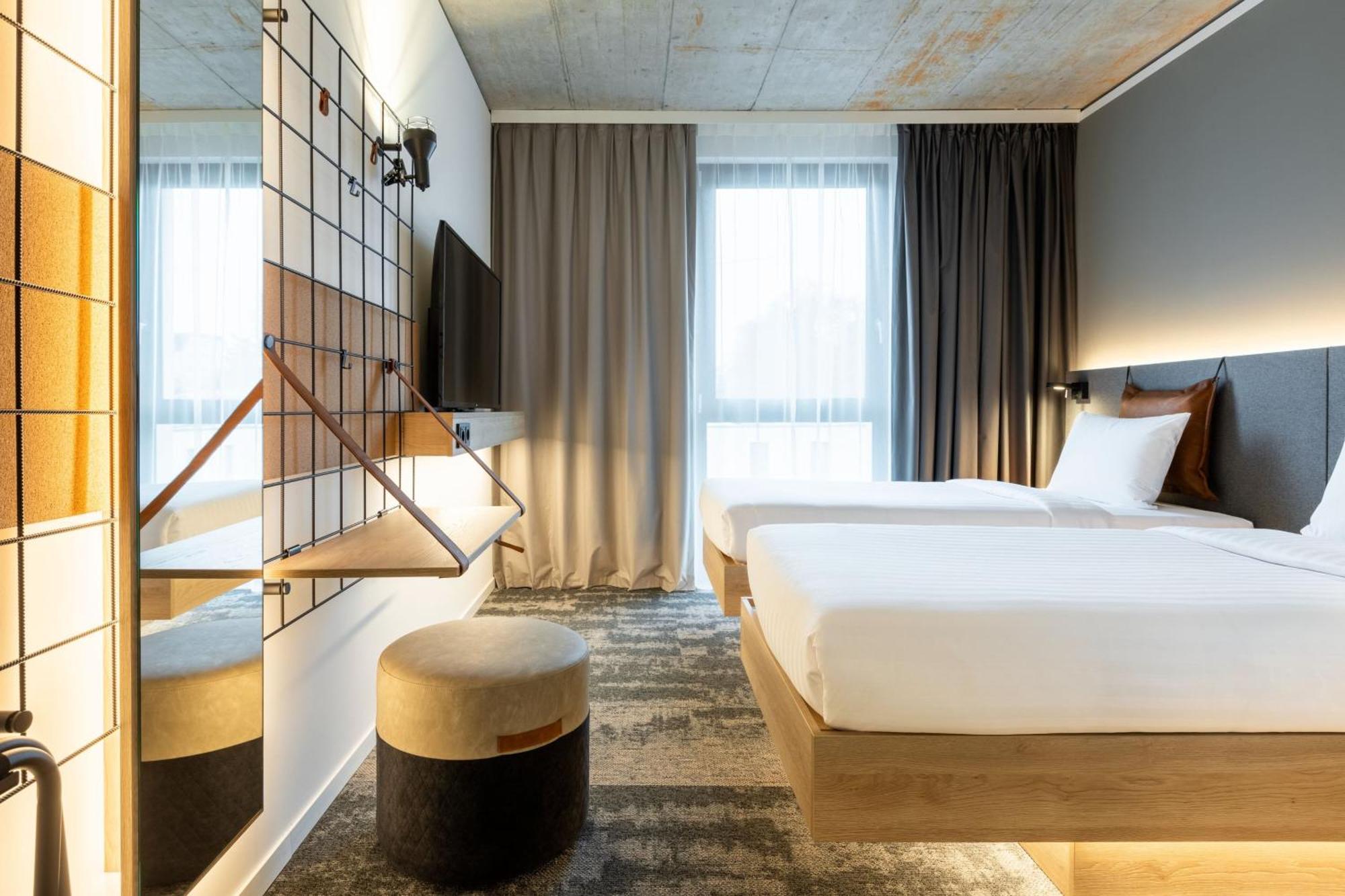 Moxy Outletcity Metzingen Мецинген Екстериор снимка