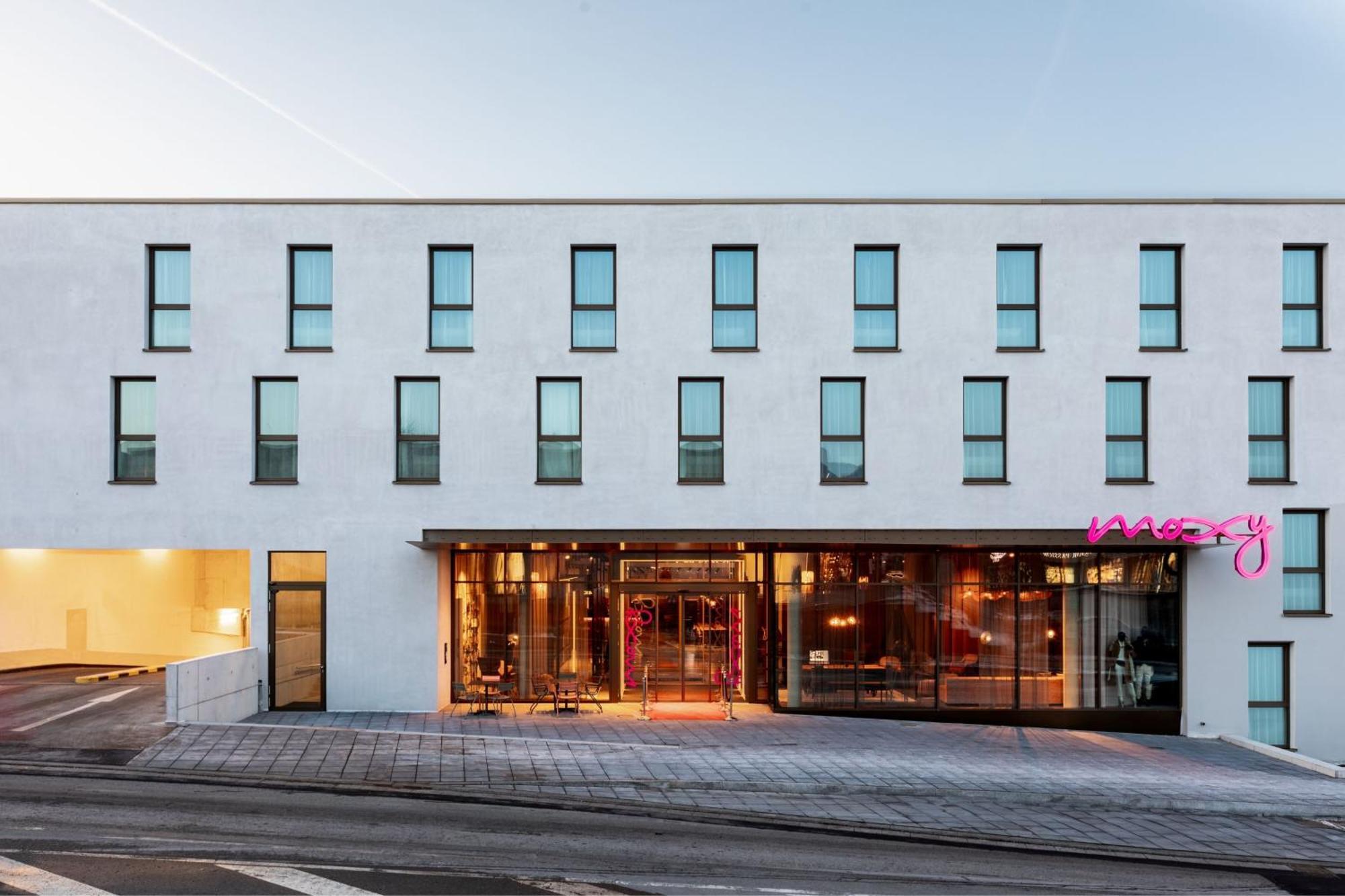 Moxy Outletcity Metzingen Мецинген Екстериор снимка
