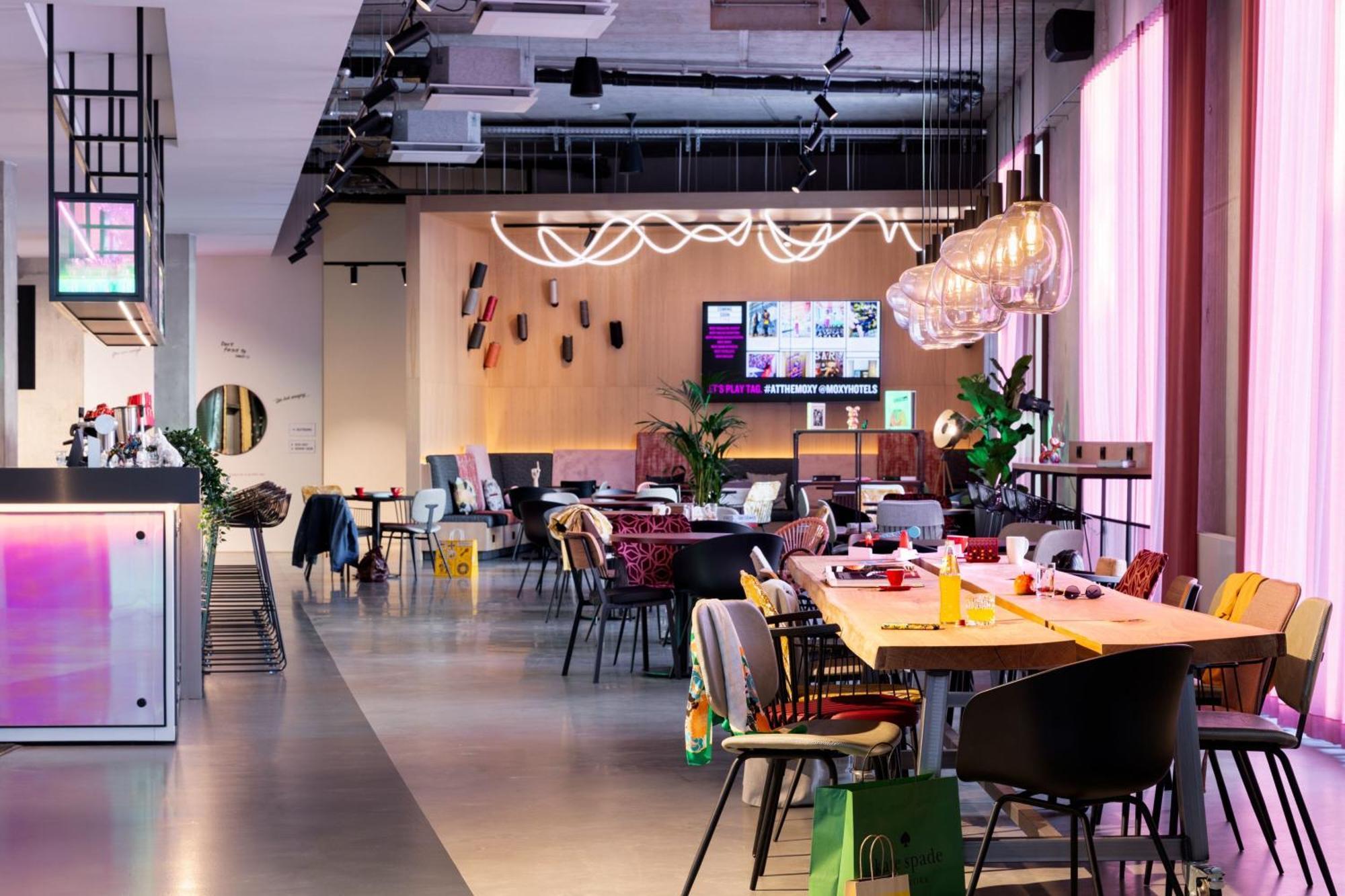 Moxy Outletcity Metzingen Мецинген Екстериор снимка