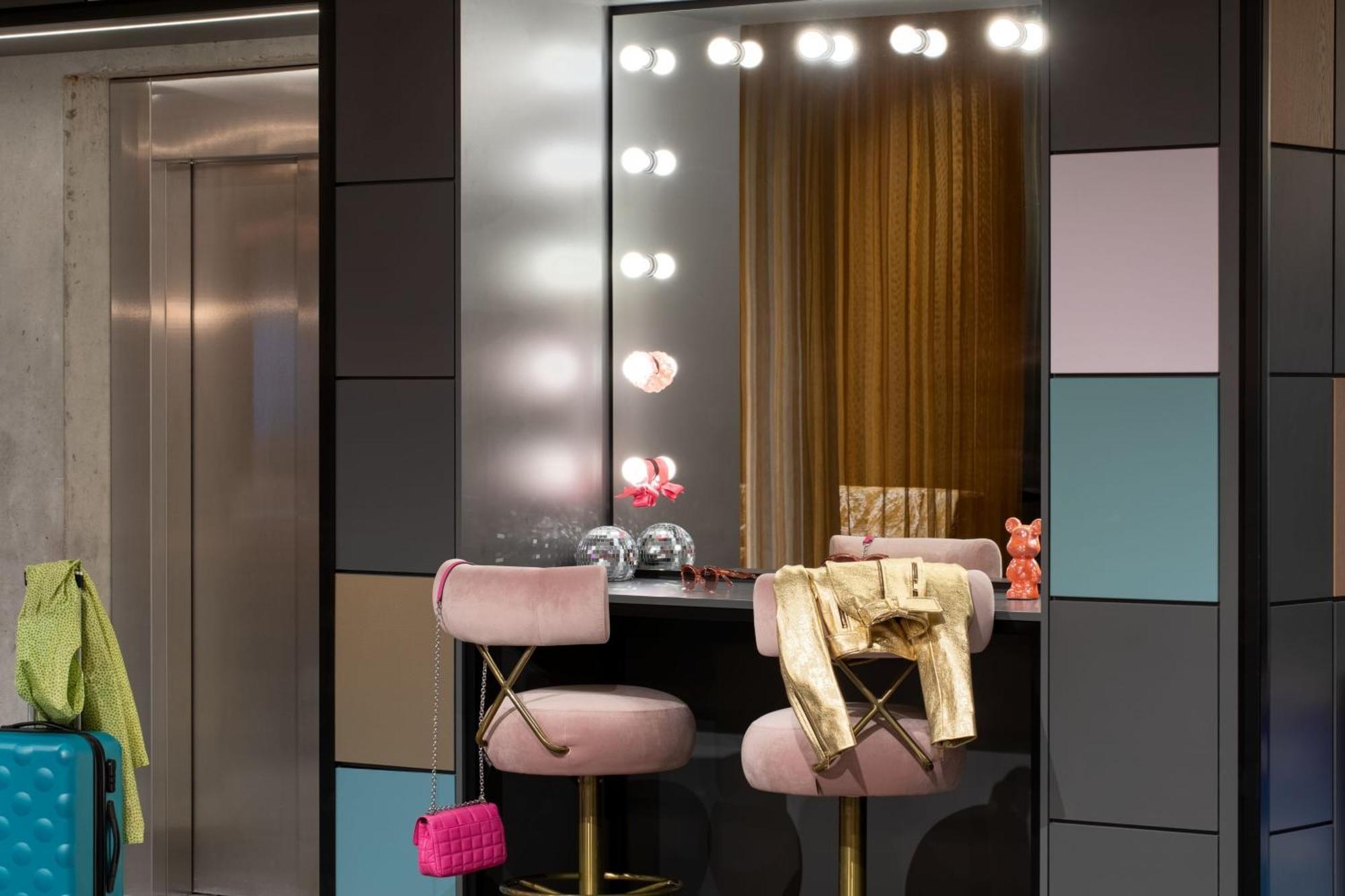 Moxy Outletcity Metzingen Мецинген Екстериор снимка