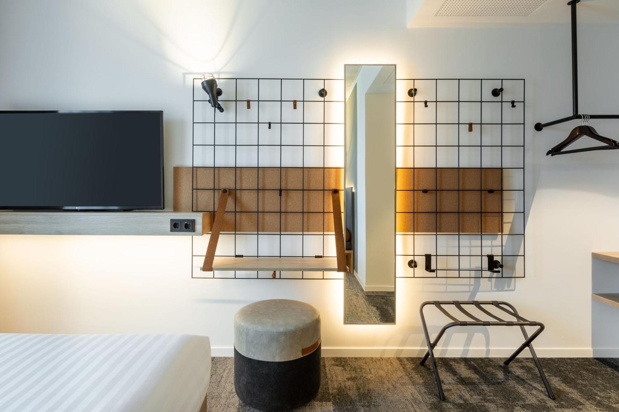 Moxy Outletcity Metzingen Мецинген Екстериор снимка
