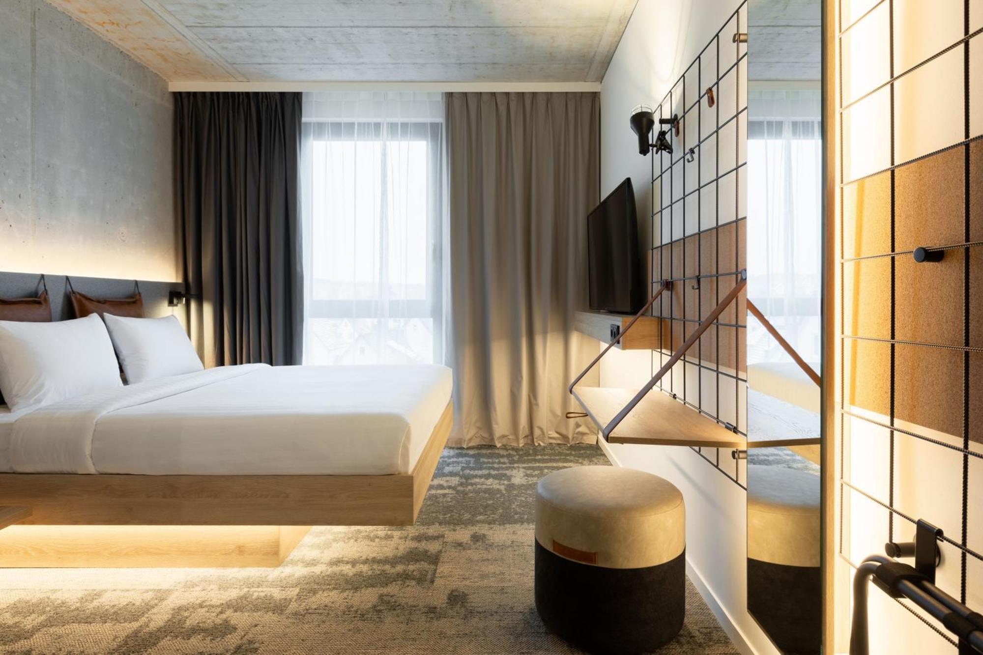 Moxy Outletcity Metzingen Мецинген Екстериор снимка