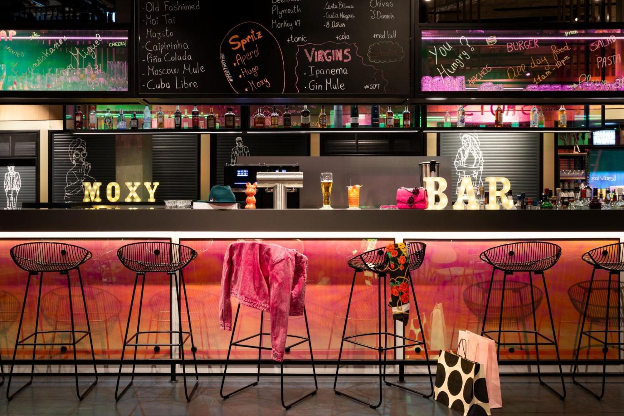 Moxy Outletcity Metzingen Мецинген Екстериор снимка