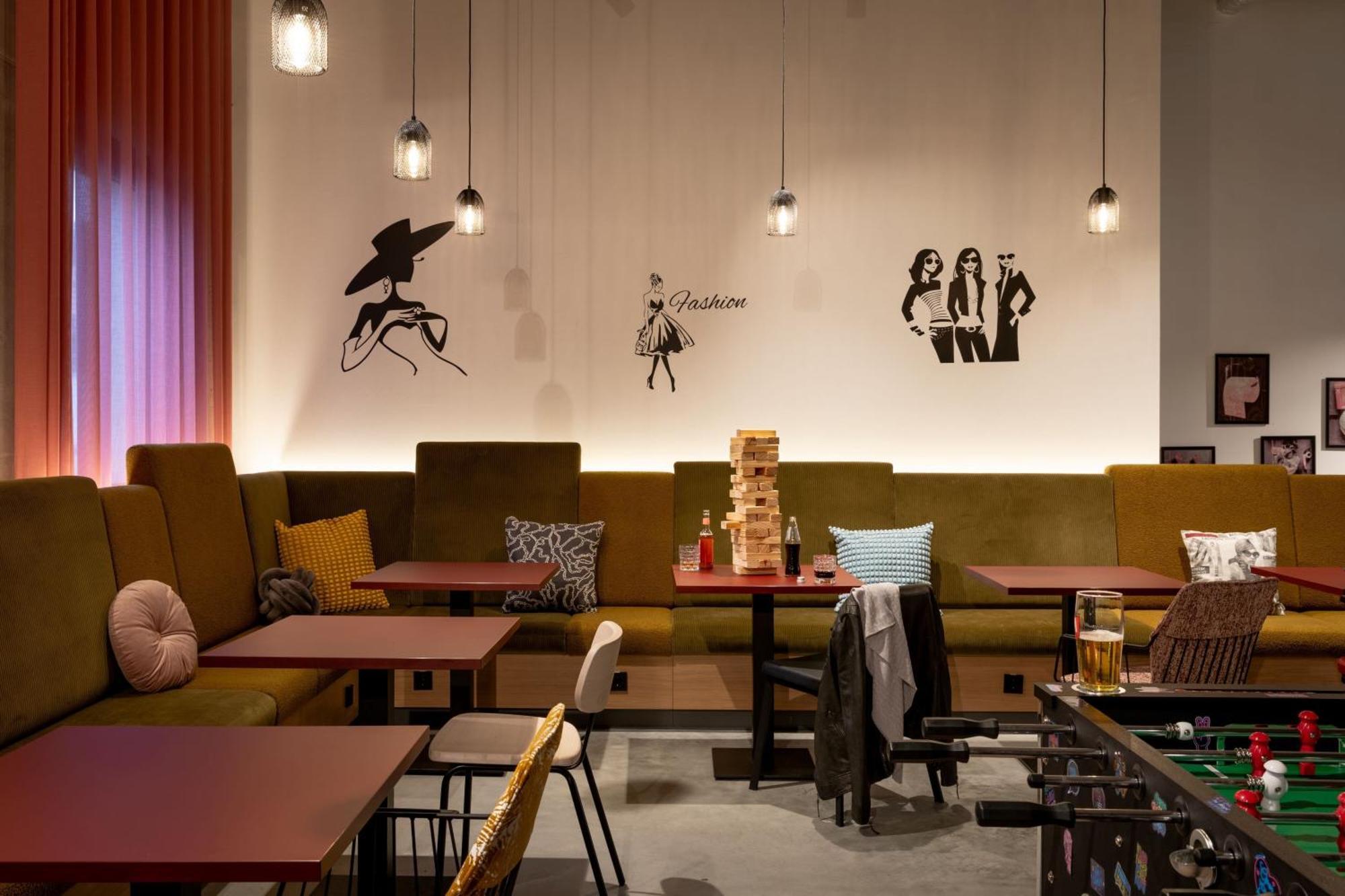 Moxy Outletcity Metzingen Мецинген Екстериор снимка