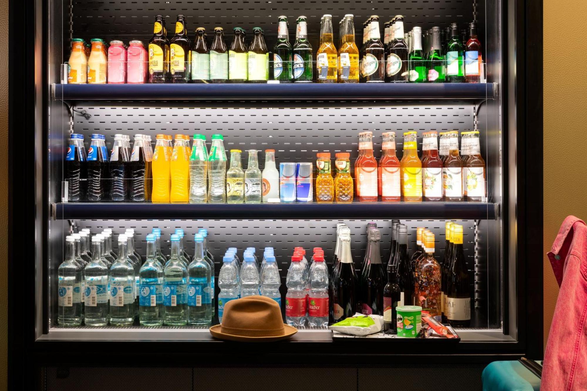 Moxy Outletcity Metzingen Мецинген Екстериор снимка