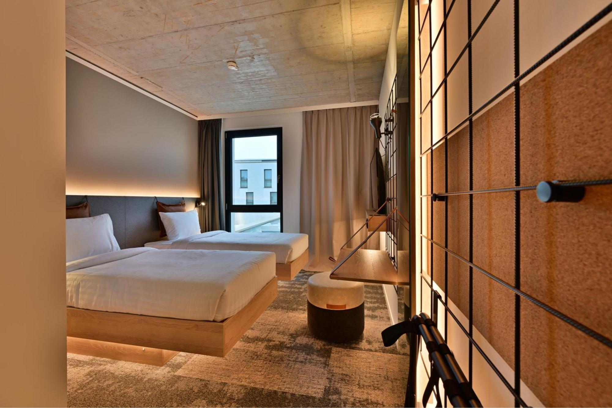 Moxy Outletcity Metzingen Мецинген Екстериор снимка