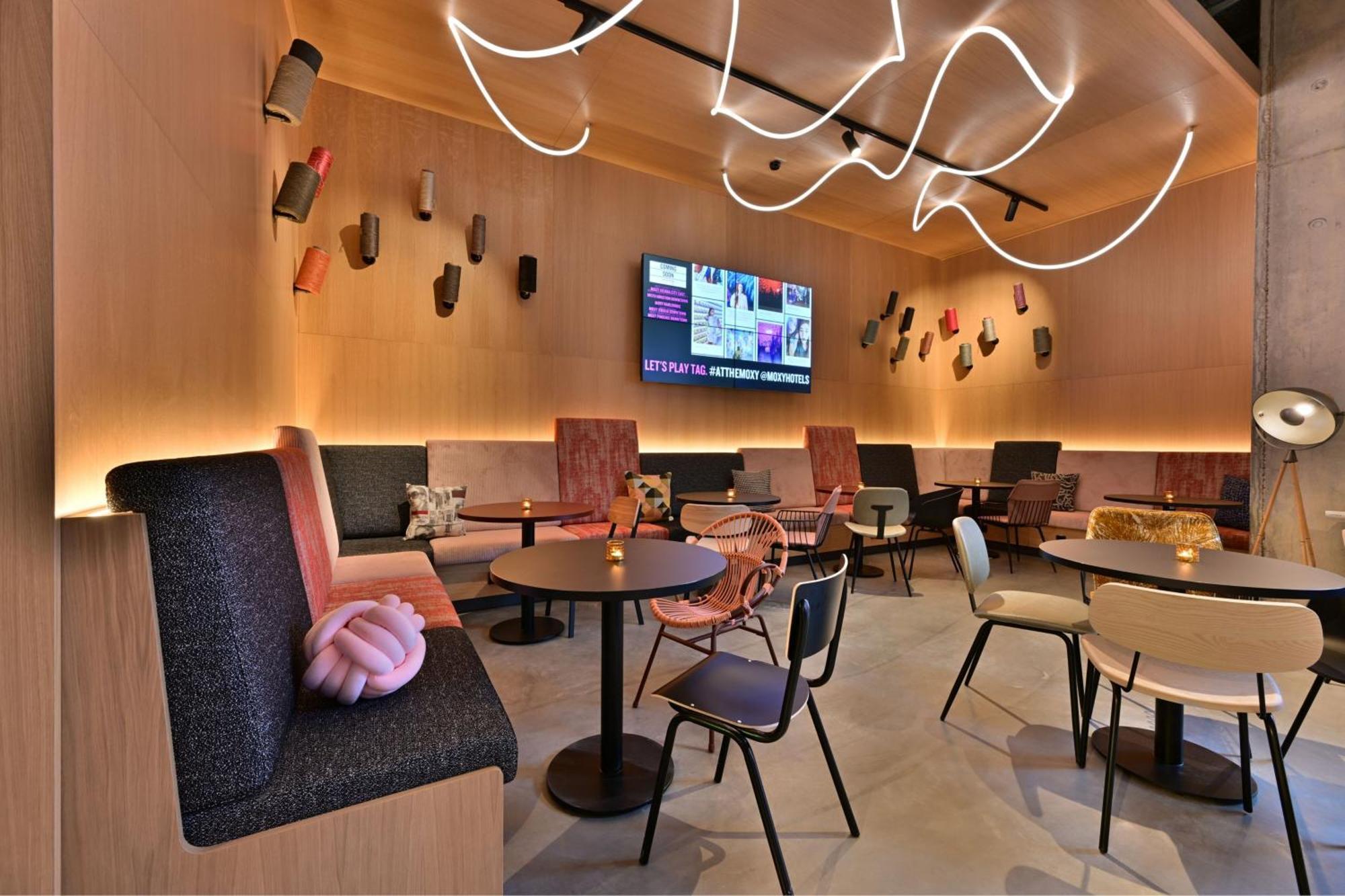 Moxy Outletcity Metzingen Мецинген Екстериор снимка